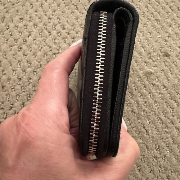 CASSANDRE MATELASSÉ COMPACT ZIP AROUND WALLET IN GRAIN DE POUDRE LEATHER - Picture 5 of 14